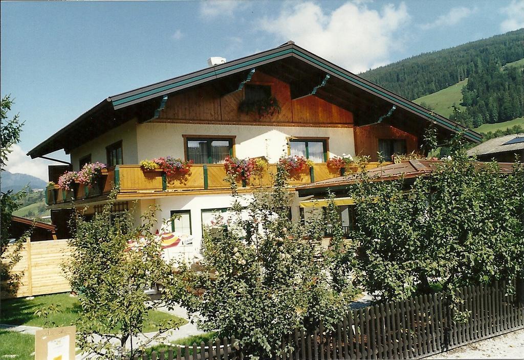 Pension Wieser Baschtlmai Altenmarkt im Pongau Exterior foto